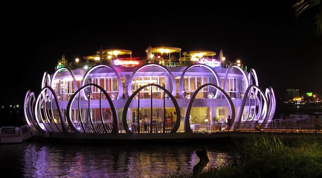 Nhà hàng nổi Sông Hương