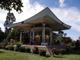 Nhà mồ Ba Chúc