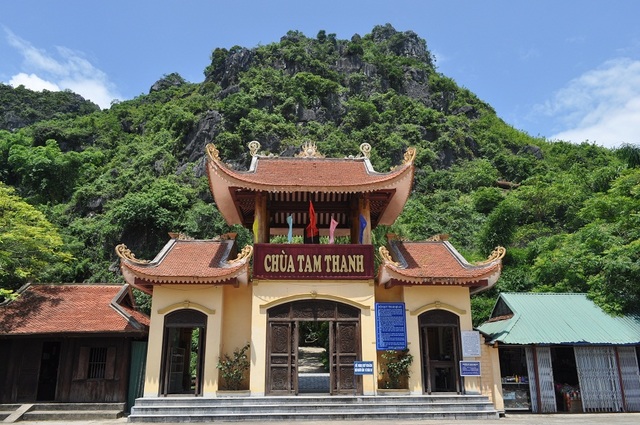 Động & chùa Tam Thanh