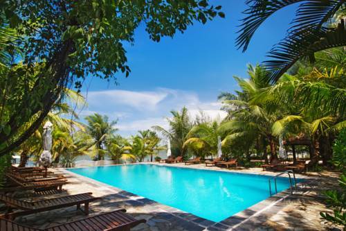 Le Domaine De Tam Hai Resort