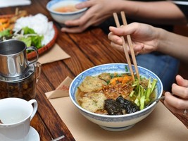 Linh Chi - Bánh cuốn chả & bánh đa cá rô