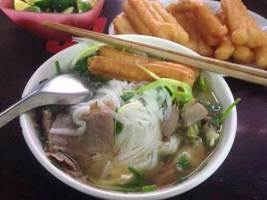 Cơm phở Bốn Nguyệt