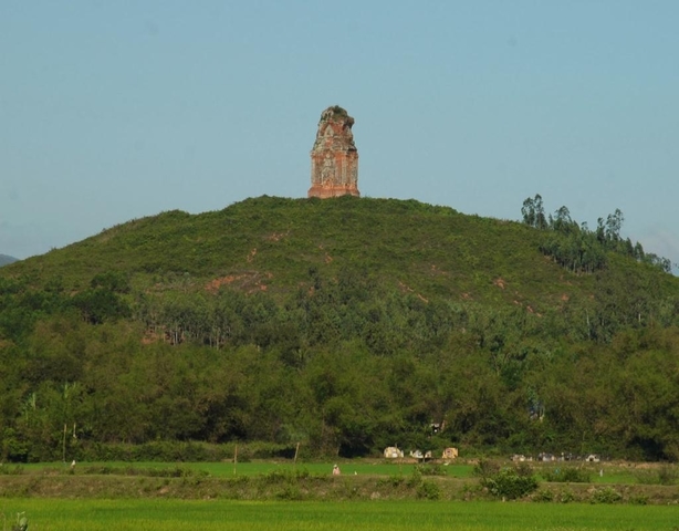 Tháp Phú Lốc - Tháp Vàng
