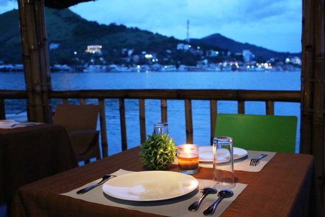 Pang-Eat Firefly Floating Resto